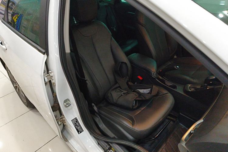 Used Buick GT 2021 1.3T Automatic Mild Hybrid Elite Version Right Front Seat