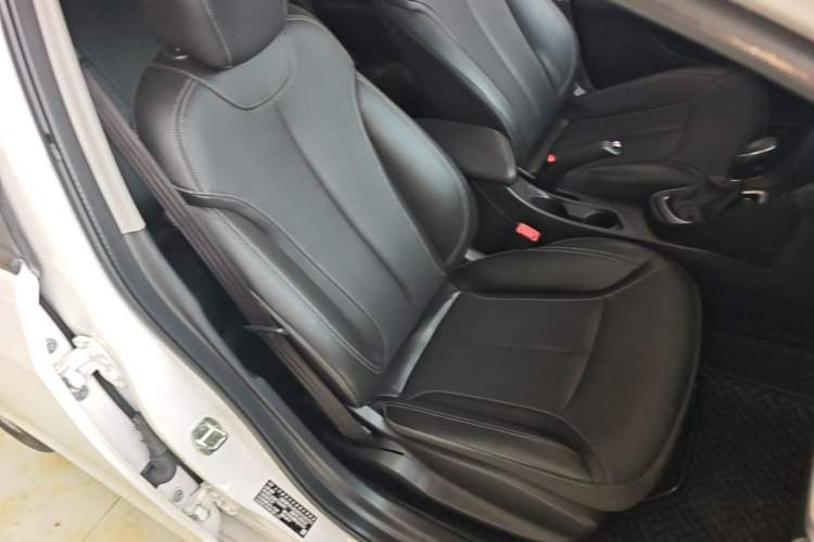 Used Buick GT 2021 1.3T Automatic Mild Hybrid Elite Version Right Front Seat
