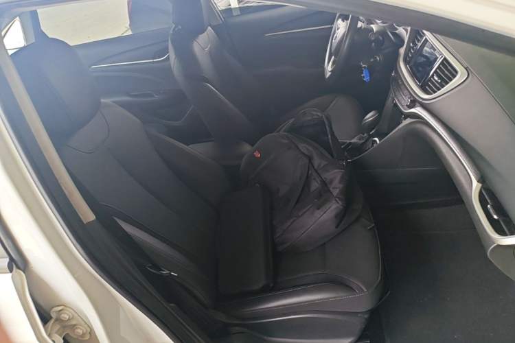 Used Buick GT 2021 Revised Version 1.3T Automatic Mild Hybrid Elite Edition Right Front Seat