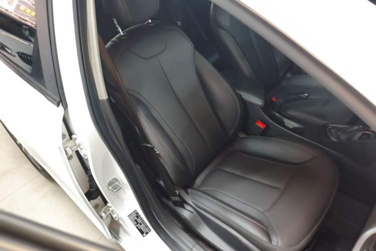 Used Buick GT 2021 Revised Version 1.3T Automatic Mild Hybrid Elite Edition Right Front Seat