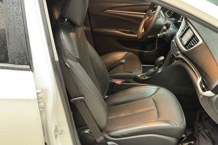 Used Buick GT 2021 Revised Version 1.3T Automatic Mild Hybrid Elite Edition Right Front Seat