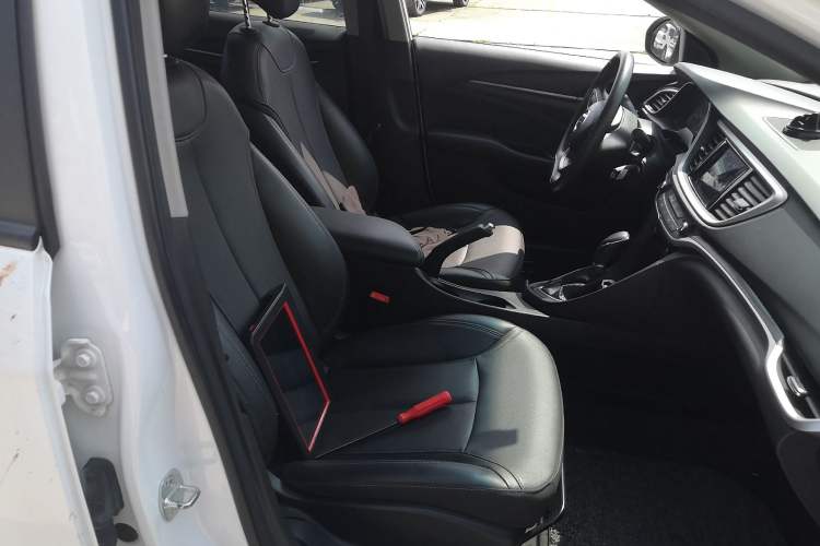 Used Buick GT 2021 Revised Version 1.3T Automatic Mild Hybrid Elite Edition Right Front Seat