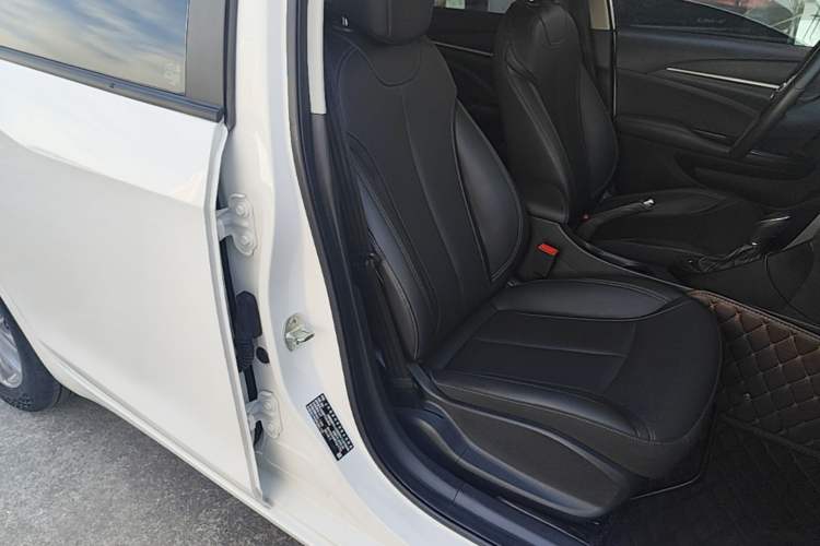 Used Buick GT 2021 1.3T Automatic Mild Hybrid Elite Version Right Front Seat