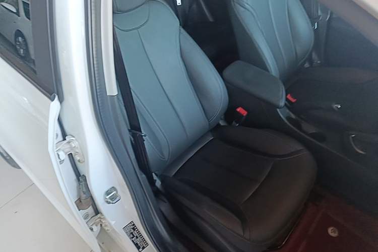 Used Buick GT 2021 Revised Version 1.3T Automatic Mild Hybrid Elite Edition Right Front Seat