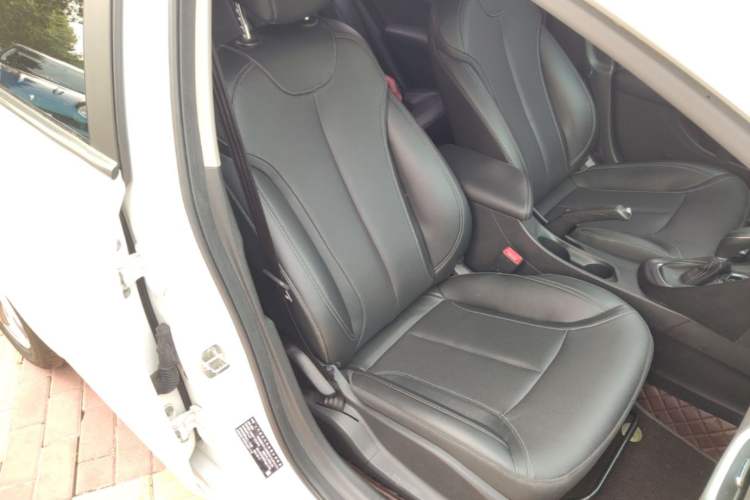 Used Buick GT 2021 1.3T Automatic Mild Hybrid Elite Version Right Front Seat