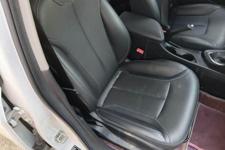 Used Buick GT 2021 Revised Version 1.3T Automatic Mild Hybrid Elite Edition Right Front Seat