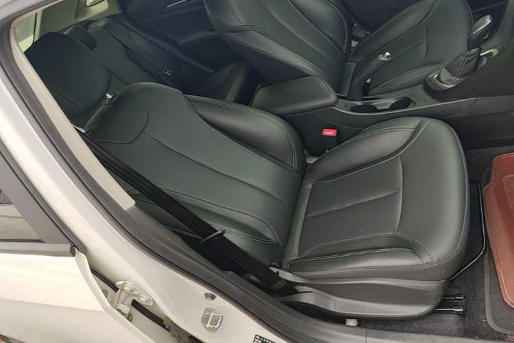 Used Buick GT 2021 1.3T Automatic Mild Hybrid Elite Version Right Front Seat