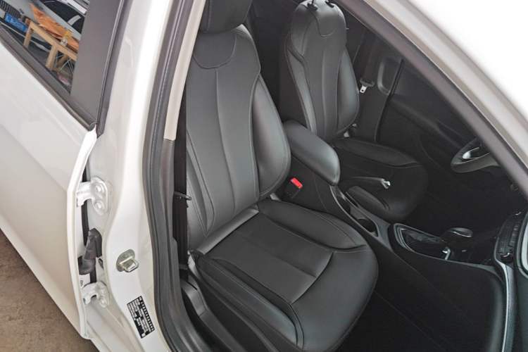 Used Buick GT 2021 Revised Version Flagship 1.5L Automatic Elite Edition Right Front Seat