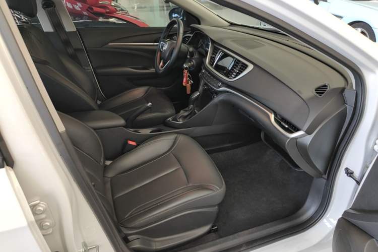 Used Buick GT 2021 Revised Version 1.3T Automatic Mild Hybrid Elite Edition Right Front Seat