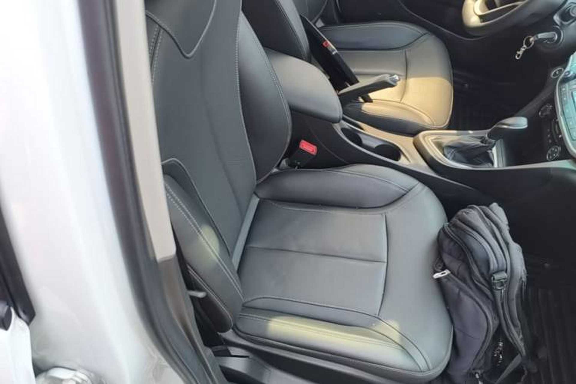 Used Buick GT 2021 1.3T Automatic Mild Hybrid Elite Version Right Front Seat