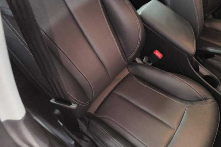 Used Buick GT 2021 Revised Version 1.3T Automatic Mild Hybrid Elite Edition Right Front Seat