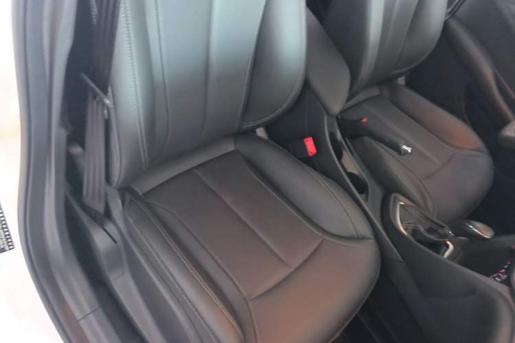 Used Buick GT 2021 1.3T Automatic Mild Hybrid Elite Version Right Front Seat