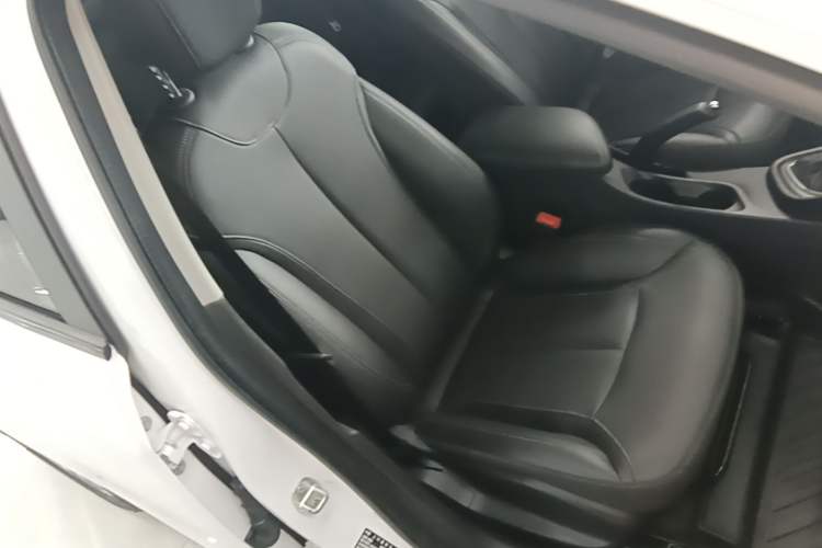Used Buick GT 2021 Revised Version 1.3T Automatic Mild Hybrid Elite Edition Right Front Seat