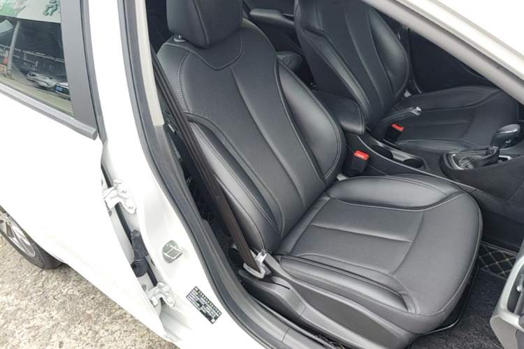 Used Buick GT 2021 Revised Version 1.3T Automatic Mild Hybrid Elite Edition Right Front Seat