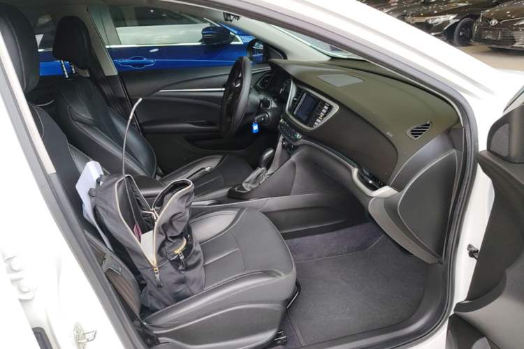 Used Buick GT 2021 1.3T Automatic Mild Hybrid Elite Version Right Front Seat