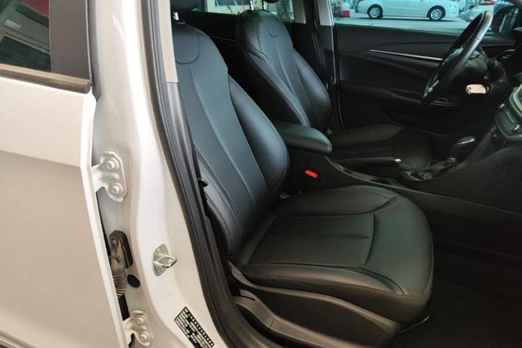Used Buick GT 2021 Revised Version Flagship 1.5L Automatic Entry-Level Trim Right Front Seat