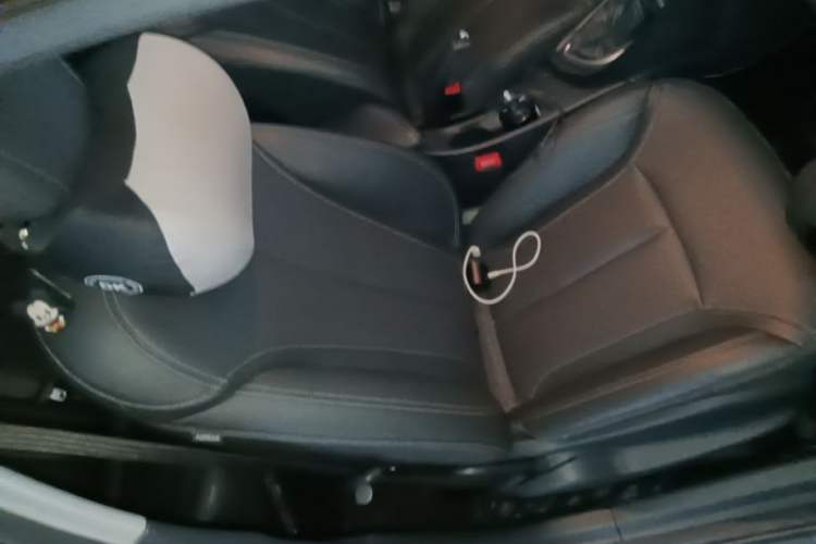 Used Buick GT 2021 1.3T Automatic Mild Hybrid Elite Version Right Front Seat