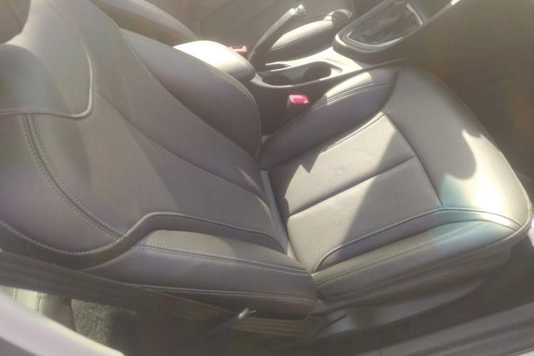 Used Buick GT 2021 Revised Version 1.3T Automatic Mild Hybrid Elite Edition Right Front Seat