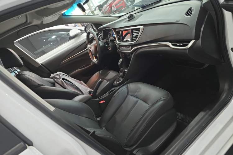 Used Buick GT 2021 Revised Version 1.3T Automatic Mild Hybrid Elite Edition Right Front Seat