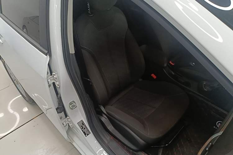 Used Buick GT 2021 1.3T Automatic Mild Hybrid Entry Model Right Front Seat