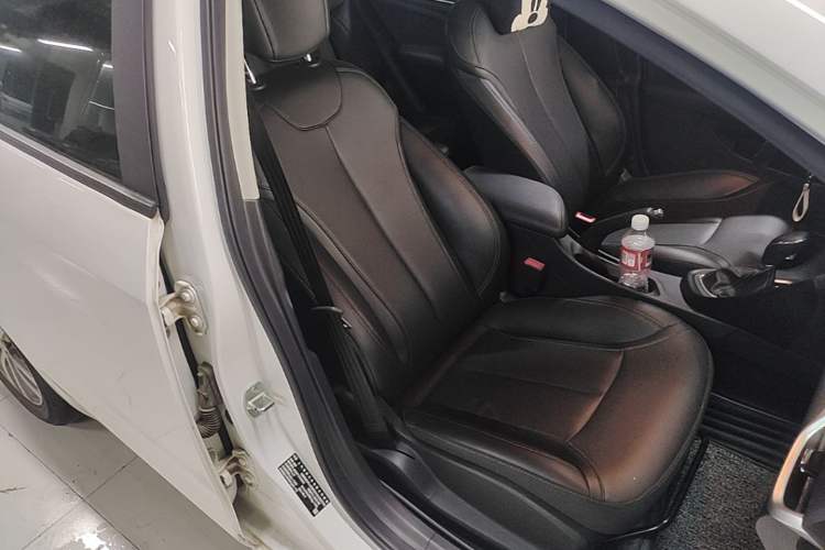 Used Buick GT 2021 1.3T Automatic Mild Hybrid Elite Version Right Front Seat