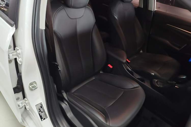 Used Buick GT 2021 1.3T Automatic Mild Hybrid Elite Version Right Front Seat