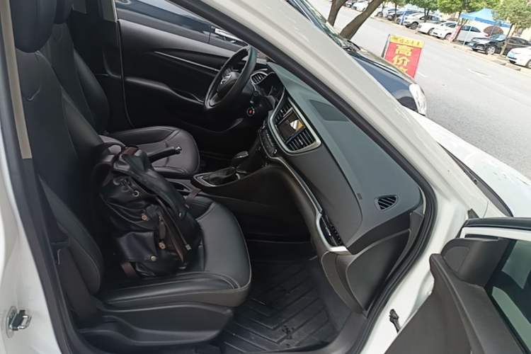 Used Buick GT 2021 1.3T Automatic Mild Hybrid Elite Version Right Front Seat