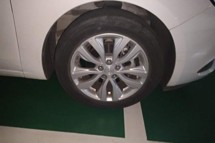 Used Buick GT 2021 1.3T Automatic Mild Hybrid Entry Model Right Front Wheel Hub