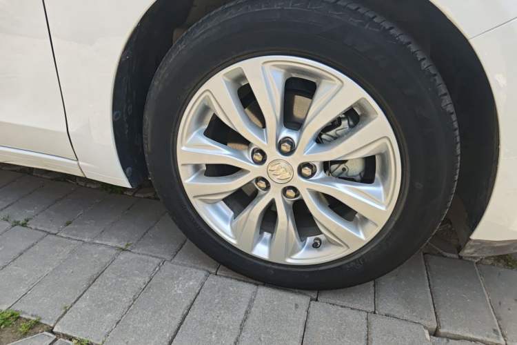Used Buick GT 2021 Revised Version Flagship 1.5L Automatic Elite Edition Right Front Wheel Hub