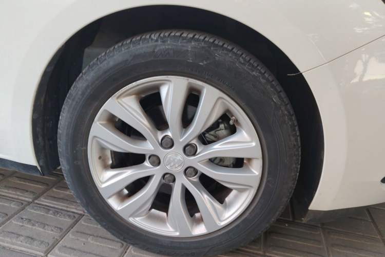 Used Buick GT 2021 Revised Version Flagship 1.5L Automatic Elite Edition Right Front Wheel Hub