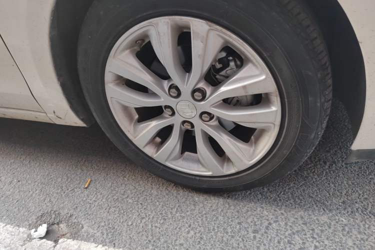 Used Buick GT 2021 Revised Version Flagship 1.5L Automatic Elite Edition Right Front Wheel Hub
