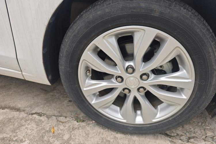 Used Buick GT 2021 Revised Version Flagship 1.5L Automatic Elite Edition Right Front Wheel Hub
