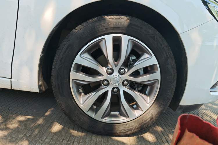 Used Buick GT 2021 1.3T Automatic Mild Hybrid Elite Version Right Front Wheel Hub