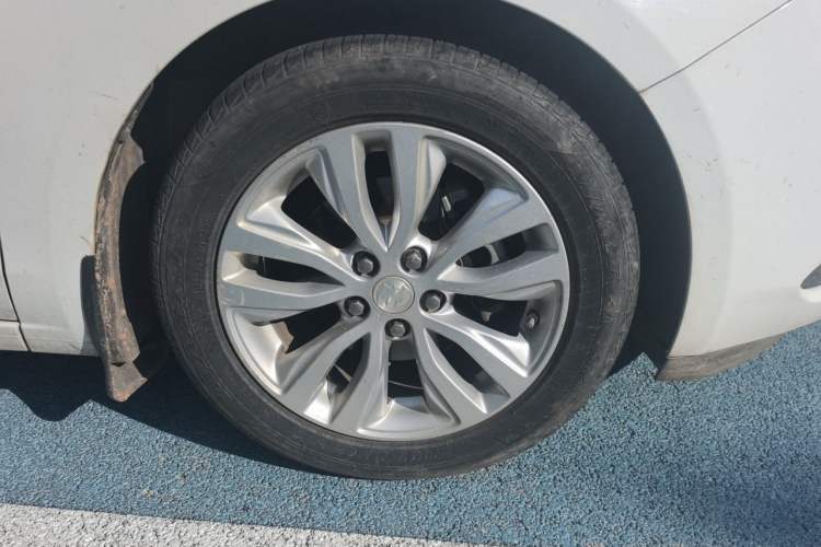 Used Buick GT 2021 Revised Version Flagship 1.5L Automatic Elite Edition Right Front Wheel Hub