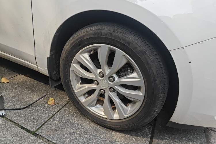 Used Buick GT 2021 Exemplar 1.5L Automatic Elite Version Right Front Wheel Hub