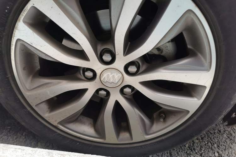 Used Buick GT 2021 Revised Version 1.3T Automatic Mild Hybrid Elite Edition Right Front Wheel Hub