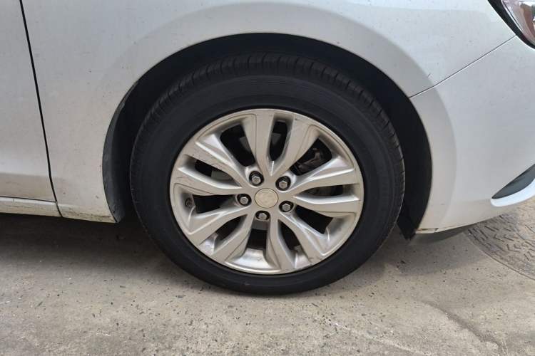Used Buick GT 2021 Revised Version Flagship 1.5L Automatic Elite Edition Right Front Wheel Hub