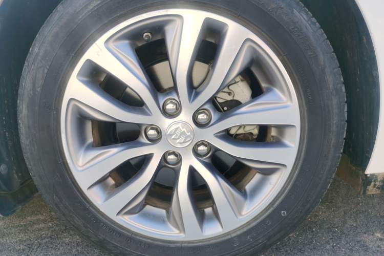 Used Buick GT 2021 1.3T Automatic Mild Hybrid Elite Version Right Front Wheel Hub