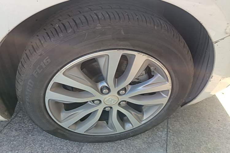 Used Buick GT 2021 1.3T Automatic Mild Hybrid Elite Version Right Front Wheel Hub
