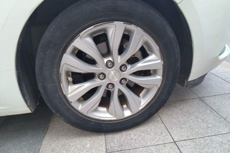 Used Buick GT 2021 Revised Version Flagship 1.5L Automatic Elite Edition Right Front Wheel Hub