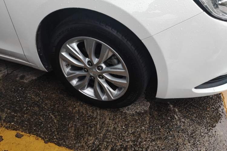 Used Buick GT 2021 Exemplar 1.5L Automatic Entry-Level Trim Right Front Wheel Hub