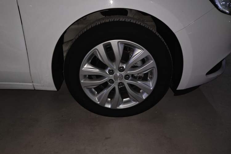 Used Buick GT 2021 Revised Version Flagship 1.5L Automatic Elite Edition Right Front Wheel Hub