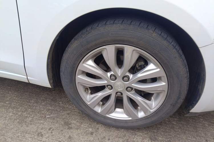 Used Buick GT 2021 Revised Version Flagship 1.5L Automatic Elite Edition Right Front Wheel Hub