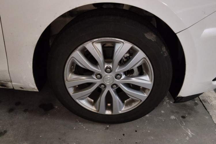 Used Buick GT 2021 Exemplar 1.5L Automatic Elite Version Right Front Wheel Hub