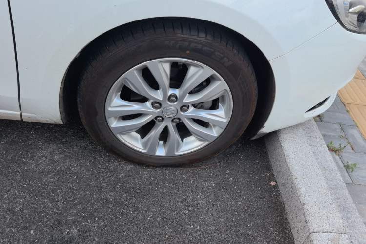 Used Buick GT 2021 Exemplar 1.5L Automatic Elite Version Right Front Wheel Hub