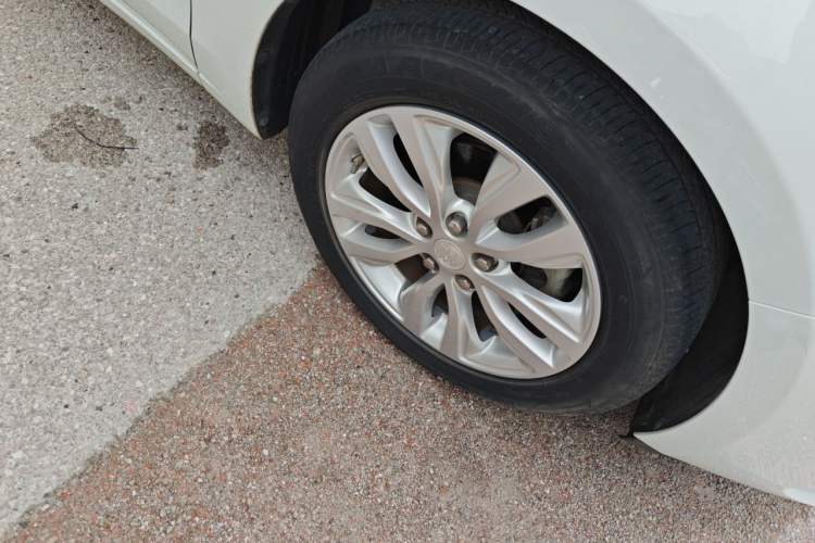 Used Buick GT 2021 Revised Version Flagship 1.5L Automatic Elite Edition Right Front Wheel Hub