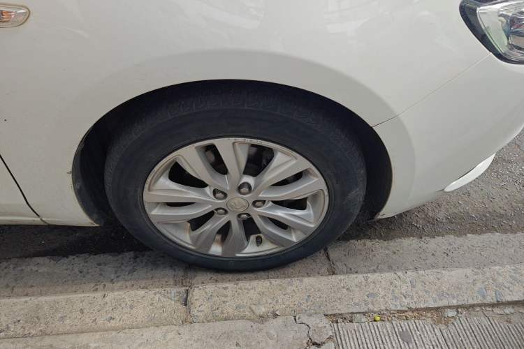 Used Buick GT 2021 Revised Version Flagship 1.5L Automatic Elite Edition Right Front Wheel Hub