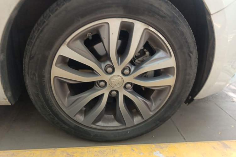 Used Buick GT 2021 Revised Version 1.3T Automatic Mild Hybrid Elite Edition Right Front Wheel Hub
