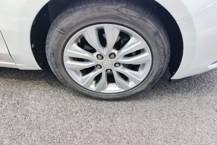 Used Buick GT 2021 Revised Version Flagship 1.5L Automatic Elite Edition Right Front Wheel Hub