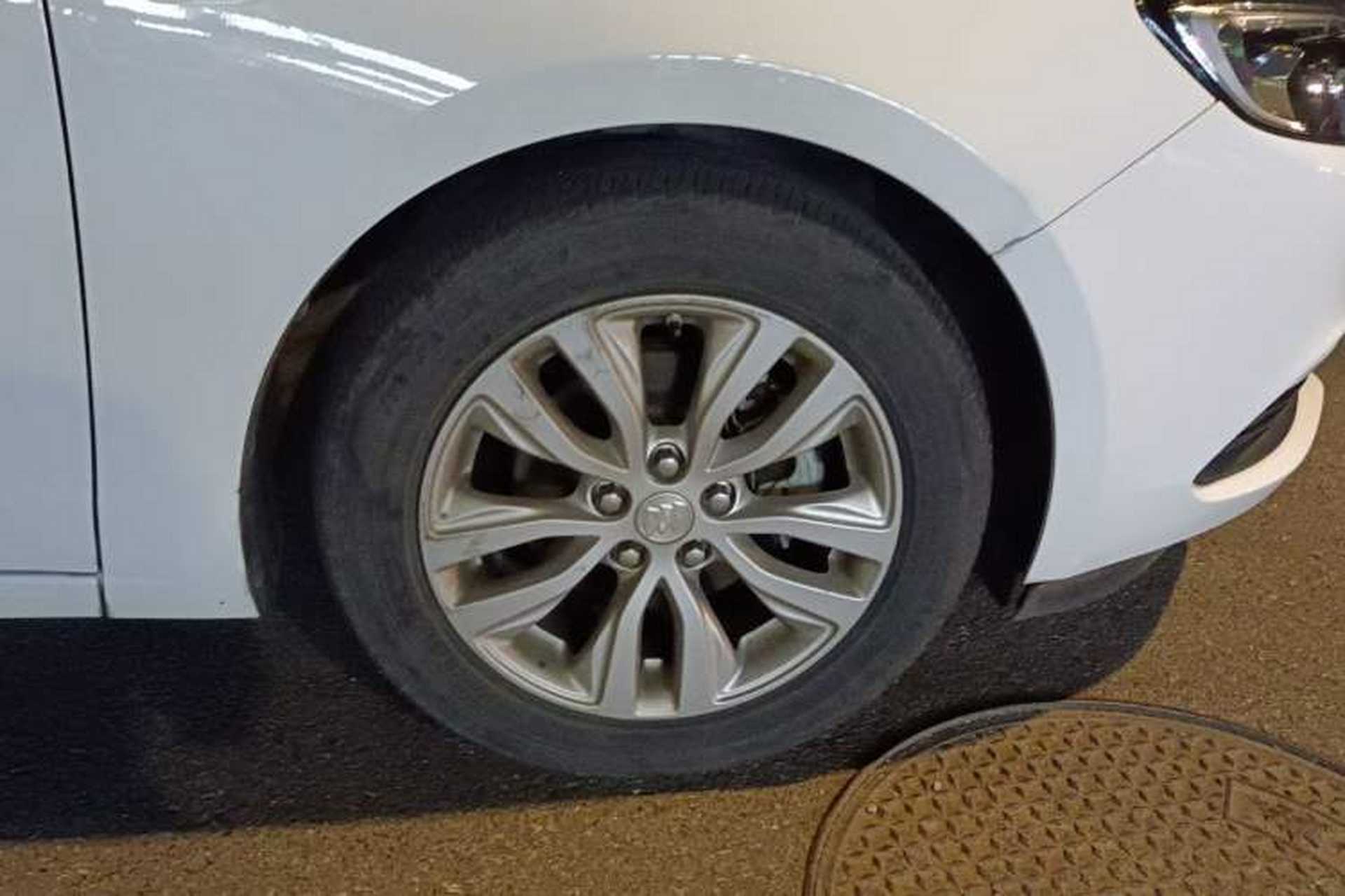 Used Buick GT 2021 Exemplar 1.5L Automatic Elite Version Right Front Wheel Hub